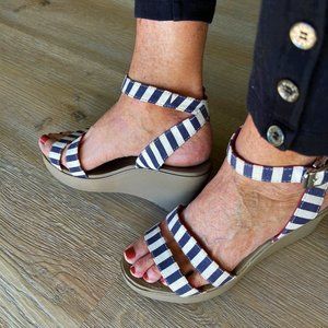 CROCS Women's "Leigh" Sandals Size 8